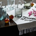 MANTEL BLANCO ROTO CON FLECOS