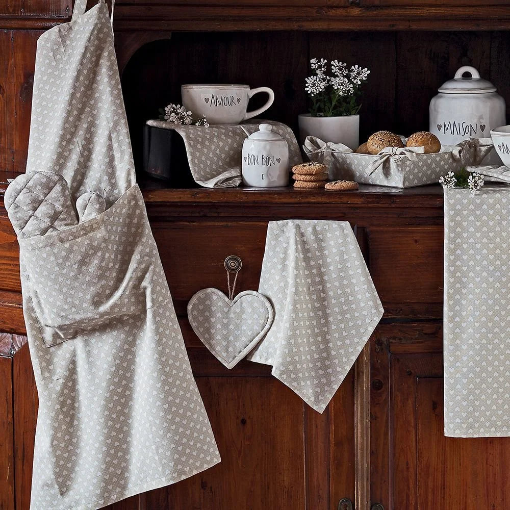 MANTEL CORAZONES BEIGE 140x140 CM